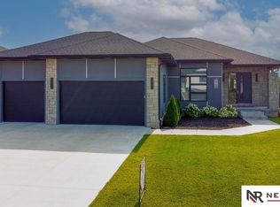 5908 Opus Dr, Lincoln, NE 68526