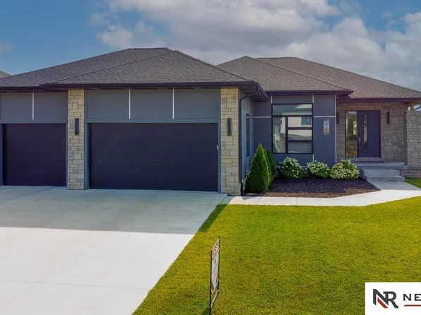 5908 Opus Dr, Lincoln, NE 68526