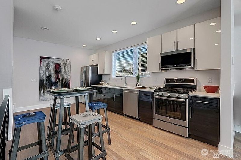 5th image of 1507 Lakeview Blvd E