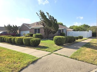 801 Ragland Dr, Cedar Hill, TX 75104