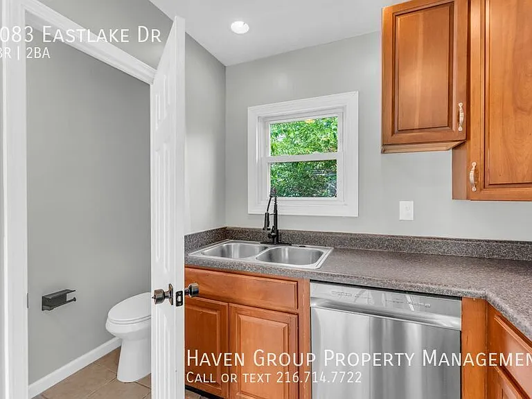 1083 Eastlake Dr — Photo 13