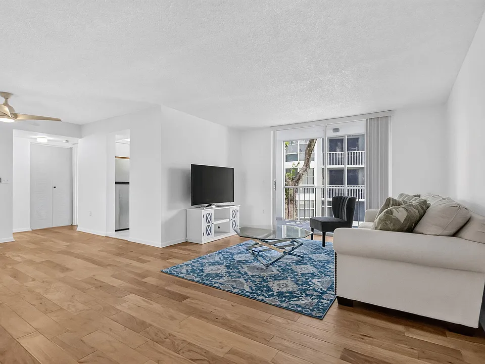 5936 Morningstar Cir #205