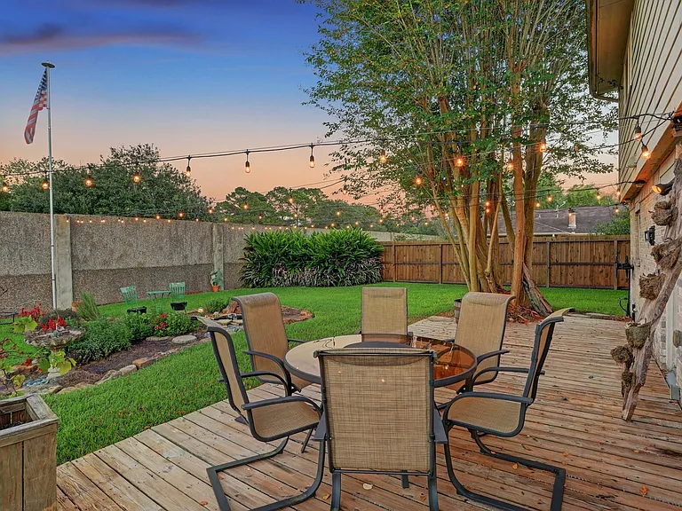 121 Misty Brook Ln — Photo 23