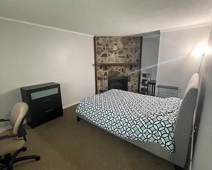 121 University Ave E #19 — Photo 8