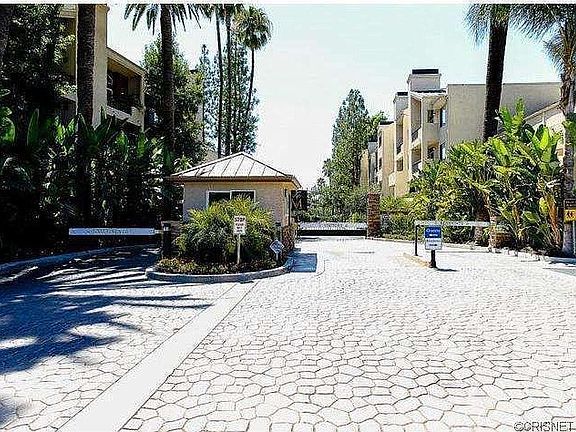 3rd image of 5510 Owensmouth Ave APT 315