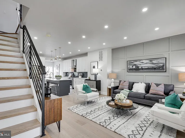 1323 Childress St NE — Photo 4