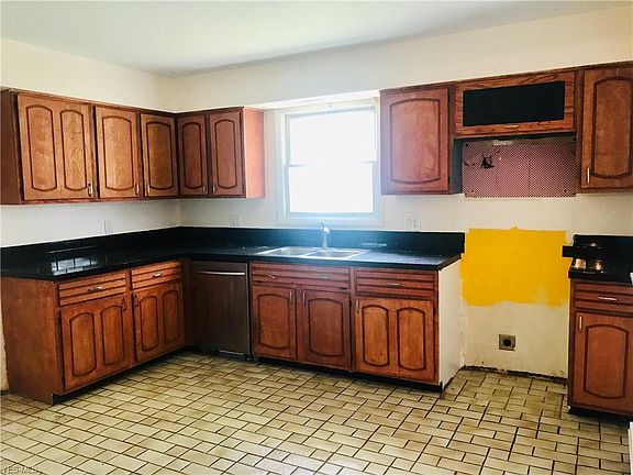 3rd image of 16699 Lanier Ave