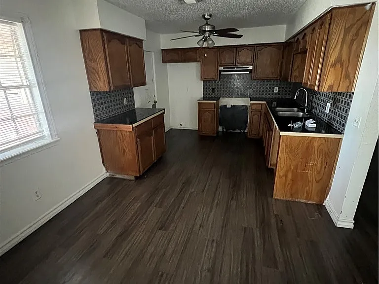 8125 Baylark Dr — Photo 2