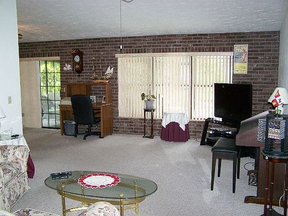 5th image of 2830 Woodland Dr
