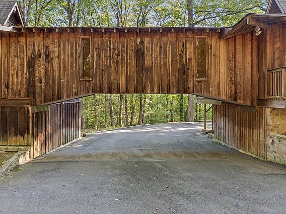 5th image of 629 Parsons Ln