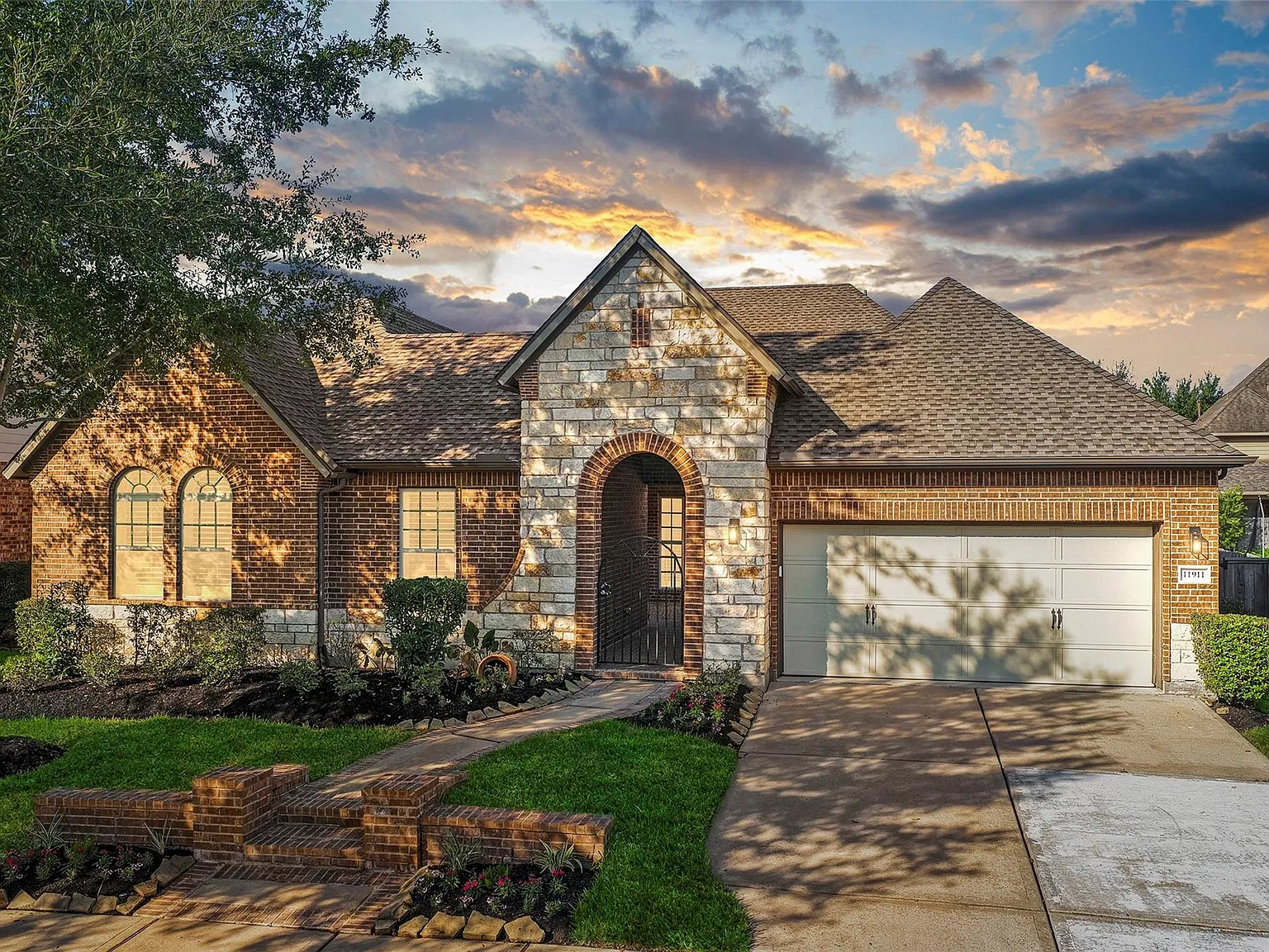 3 bed, 3.5 bath, 3537 sqft, $3,800 — Photo 1