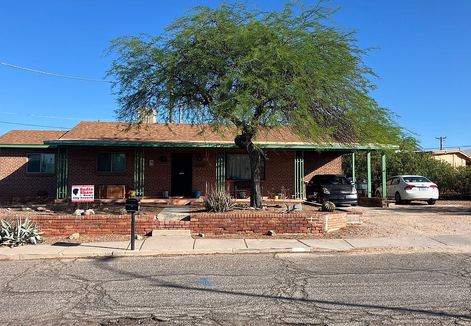 1st image of 2111 N Flores Dr