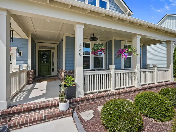 249 Scarlet Tanager Cir, Holly Springs, NC 27540