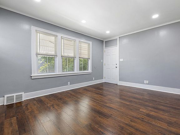 3rd image of 1347 Wayburn St