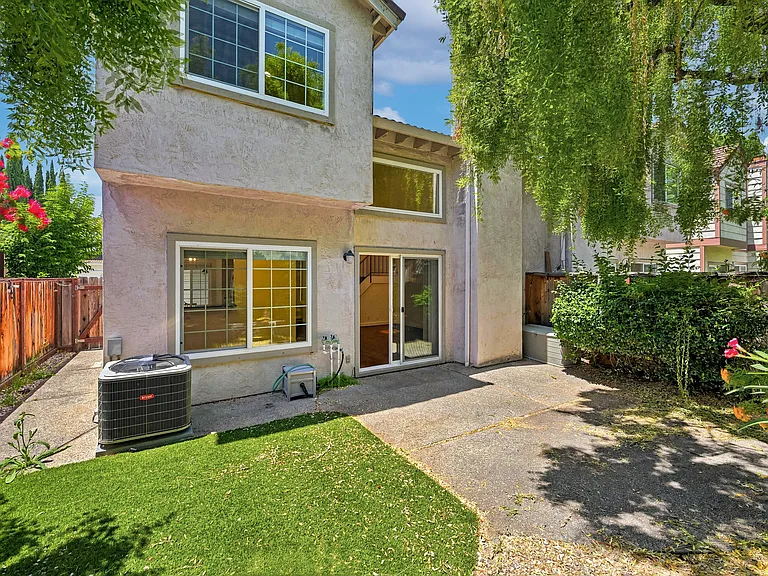 1286 Crestpoint Dr — Photo 32