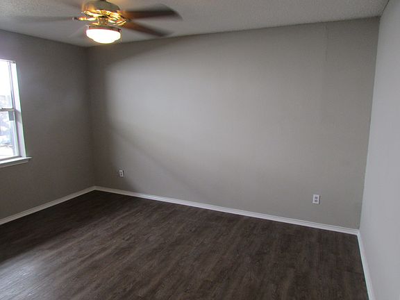 3rd image of 699 Lantana Dr