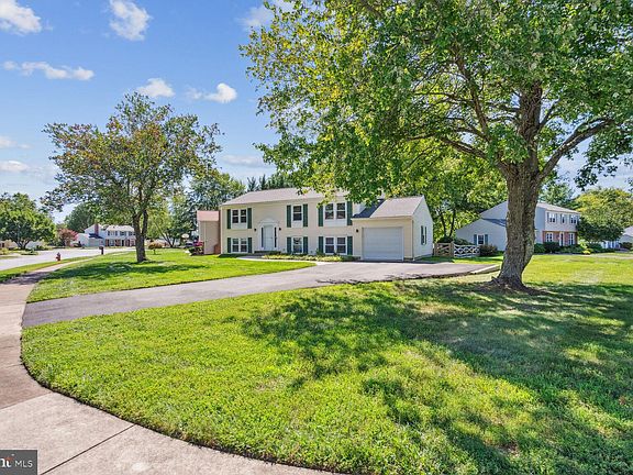 3rd image of 2614 Bastian Ln