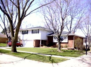 1514 E Sunset Ter, Arlington Heights, IL