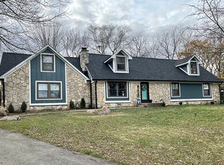1204 Fox Trail Dr W, New Palestine, IN