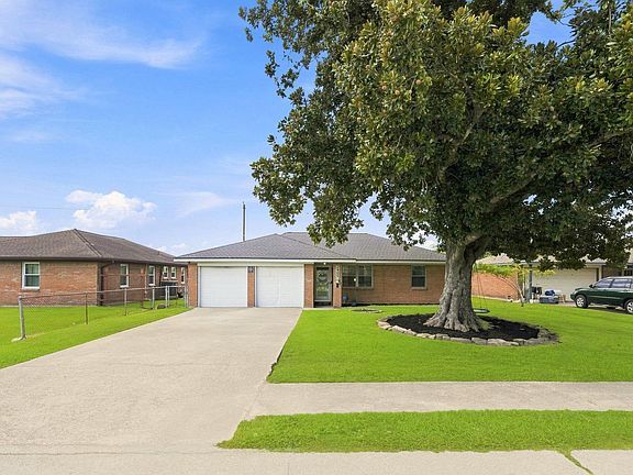 3rd image of 2405 Hillshire Dr