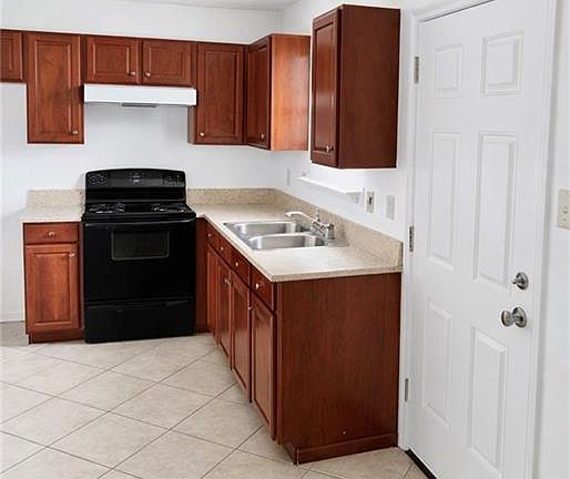 3rd image of 16 Westpark Ct