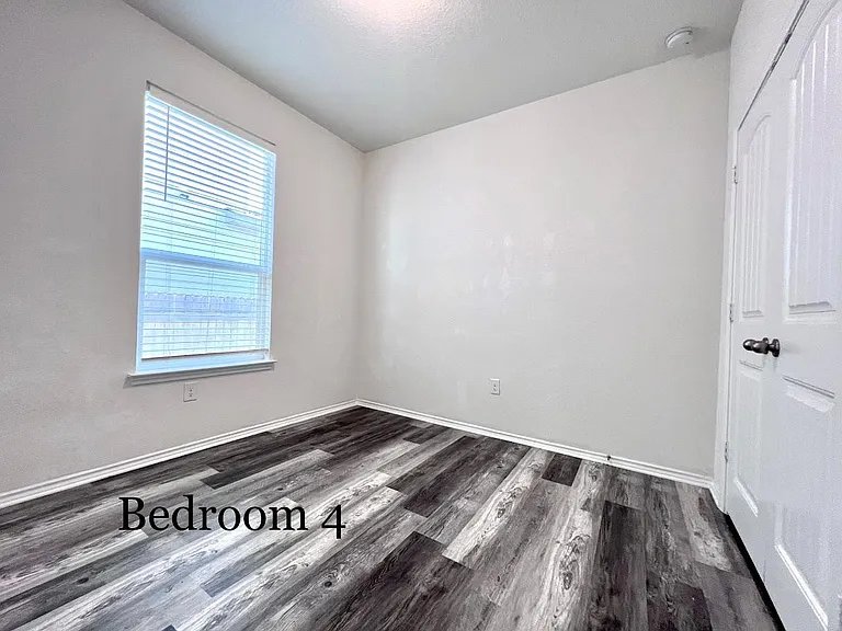 7900 Crystalbrook W — Photo 13