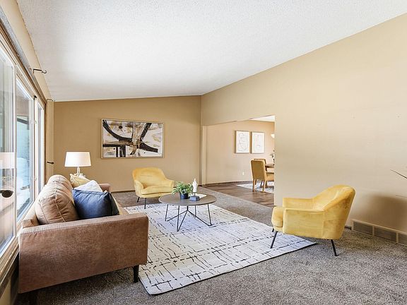 3rd image of 5736 Matterhorn Dr NE