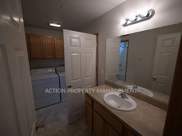 1312 Campbell Ave #8 — Photo 7