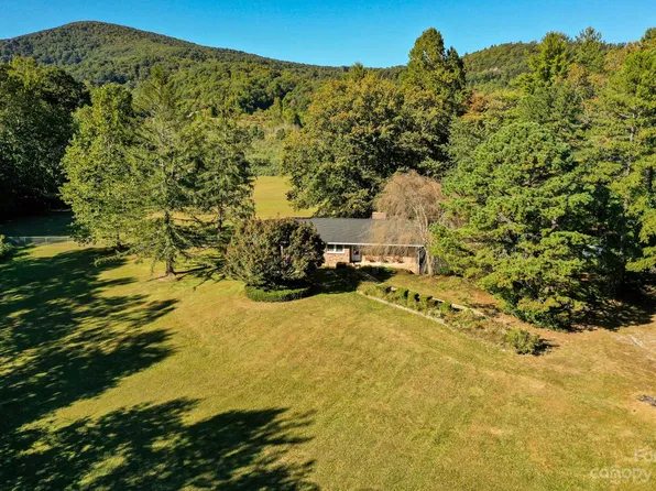 879 Old Clear Creek Rd, Hendersonville, NC 28792