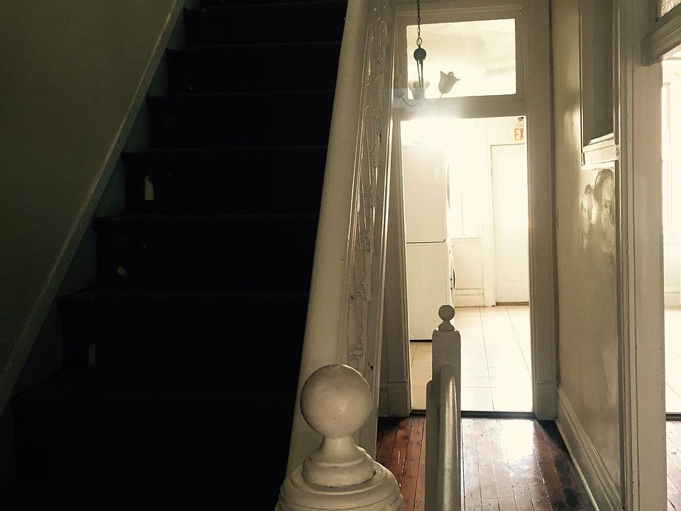 2nd image of 1103 E Carson St