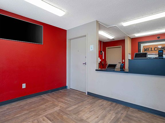 Lobby and Guest Check-in