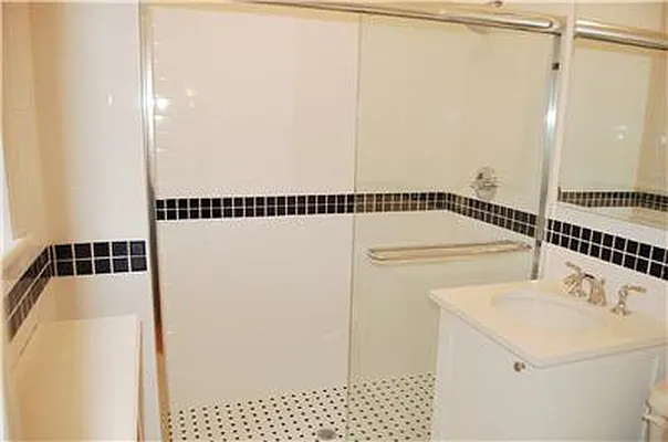 Rented by Peter Ashe | media 10