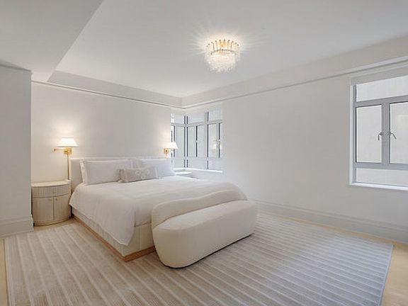 5th image of 21 E 61st St APT 5F