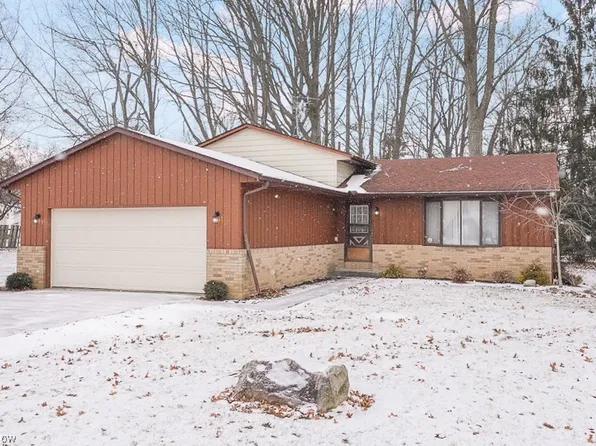 1048 Greenwich Ave, Grafton, OH 44044