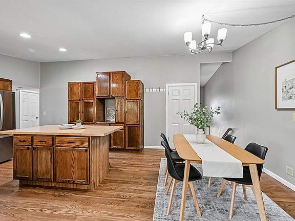5th image of 3729 Northwood Dr NE