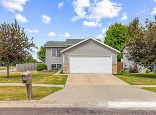 3915 34th St S, Fargo, ND 58104