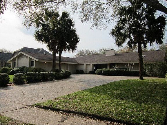 4th image of 6028 Country Club Dr