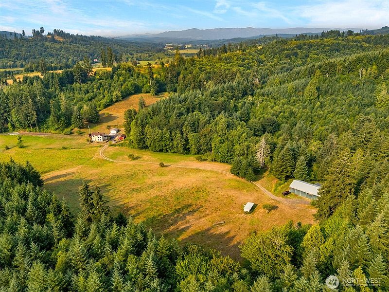 3rd image of 1136 Lincoln Creek Road SW