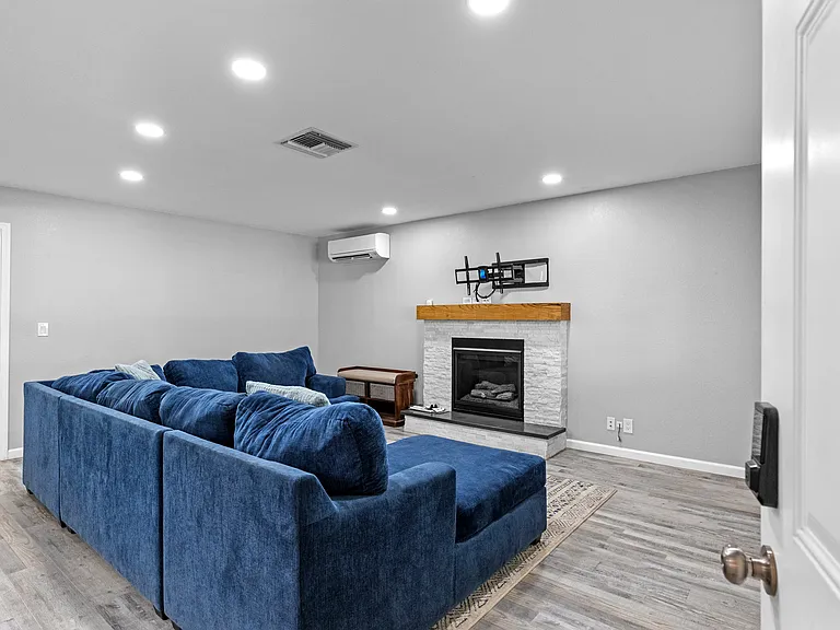 208 S Greenlawn St — Photo 7