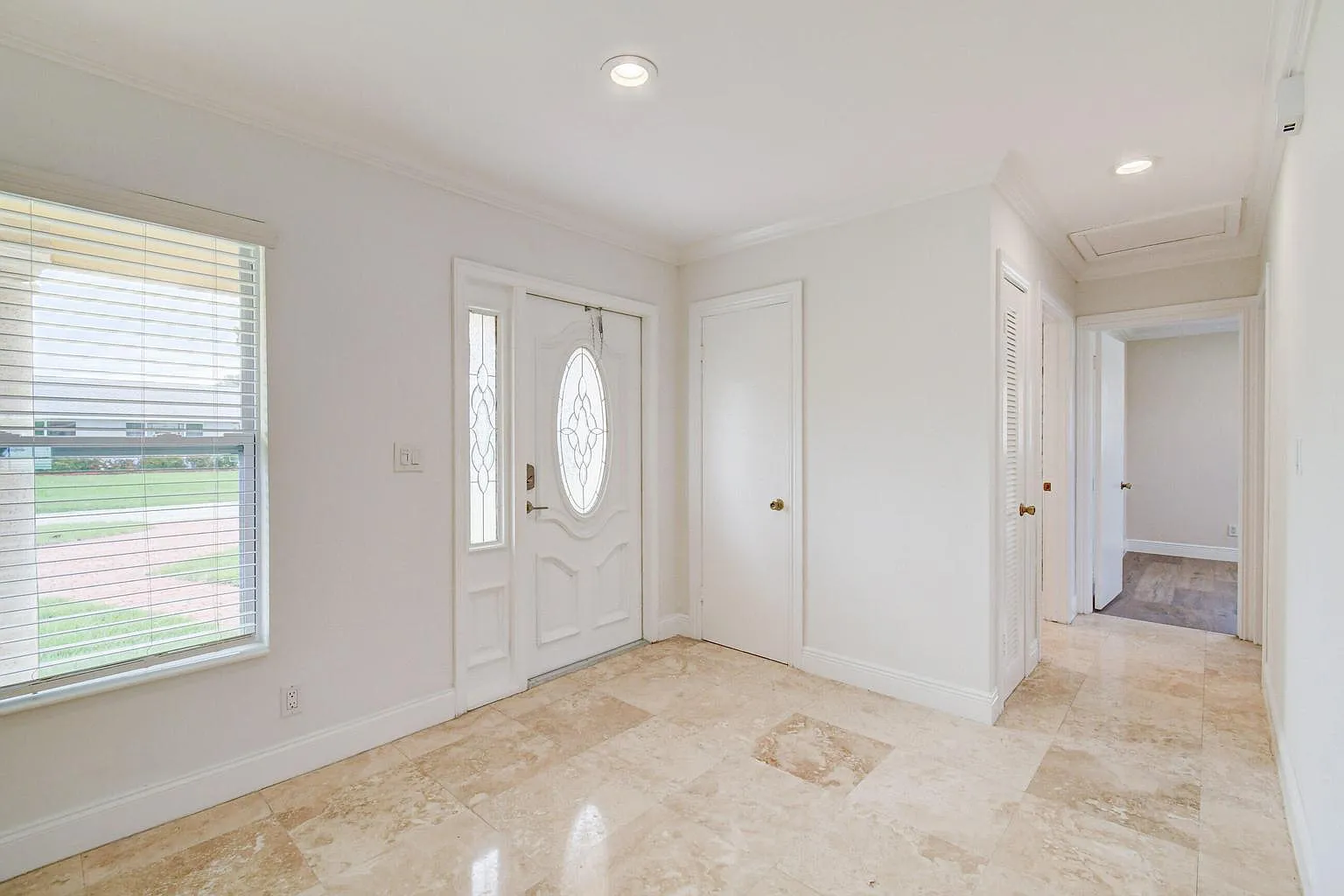 3 bed, 1340 sqft, $3,200 — Photo 4