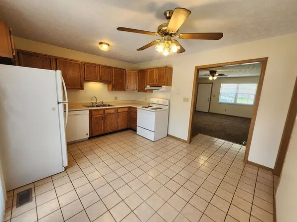 1646 Country Walk Ct #1646, Terre Haute, IN 47803