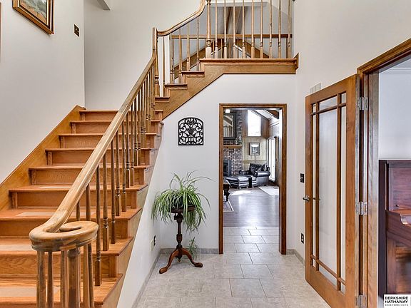 2nd image of 16209 Oak Cir
