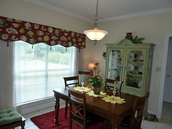 4th image of 2103 Woodlands Dr