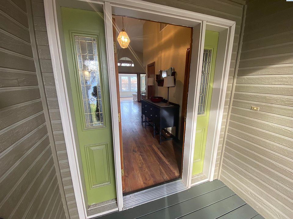 1st image of 4111 Hilltop Dr