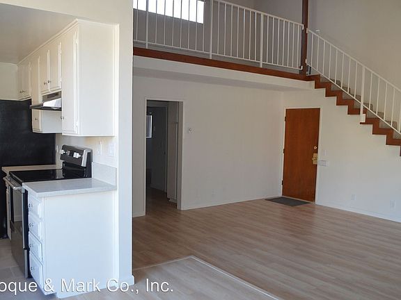 3rd image of 932 10th St APT 6