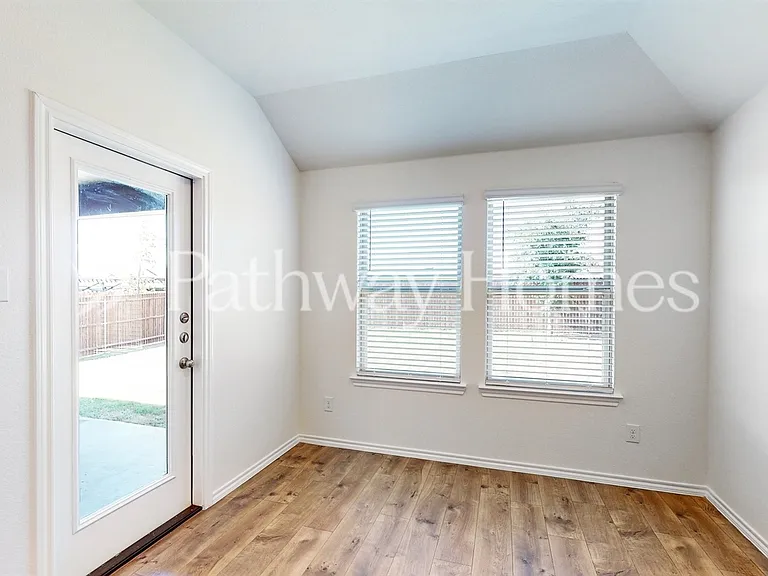 957 English Dr — Photo 9