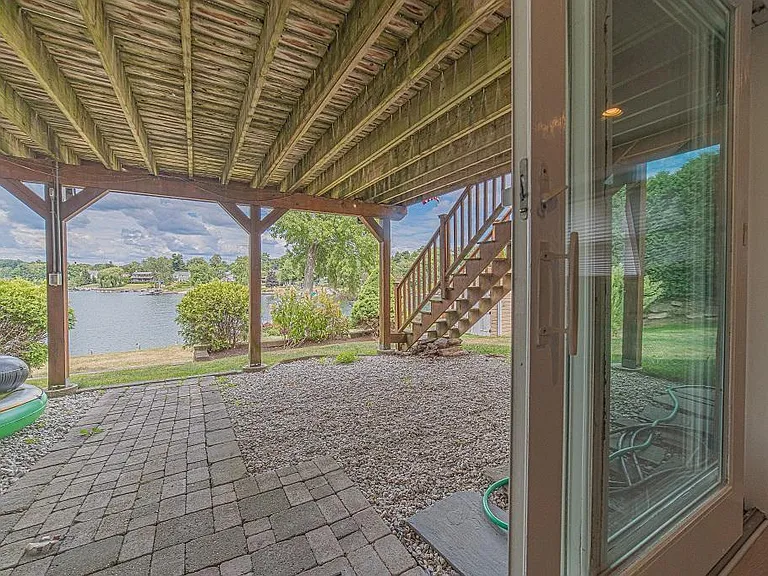 18 Shore Rd — Photo 35