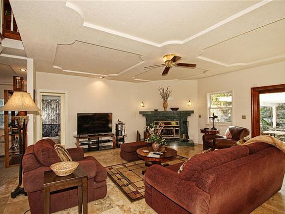 4th image of 125 Mountain Oak Ct