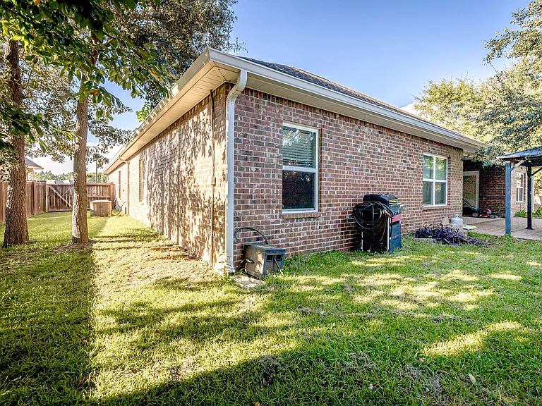 1013 Silverbell Cv — Photo 61