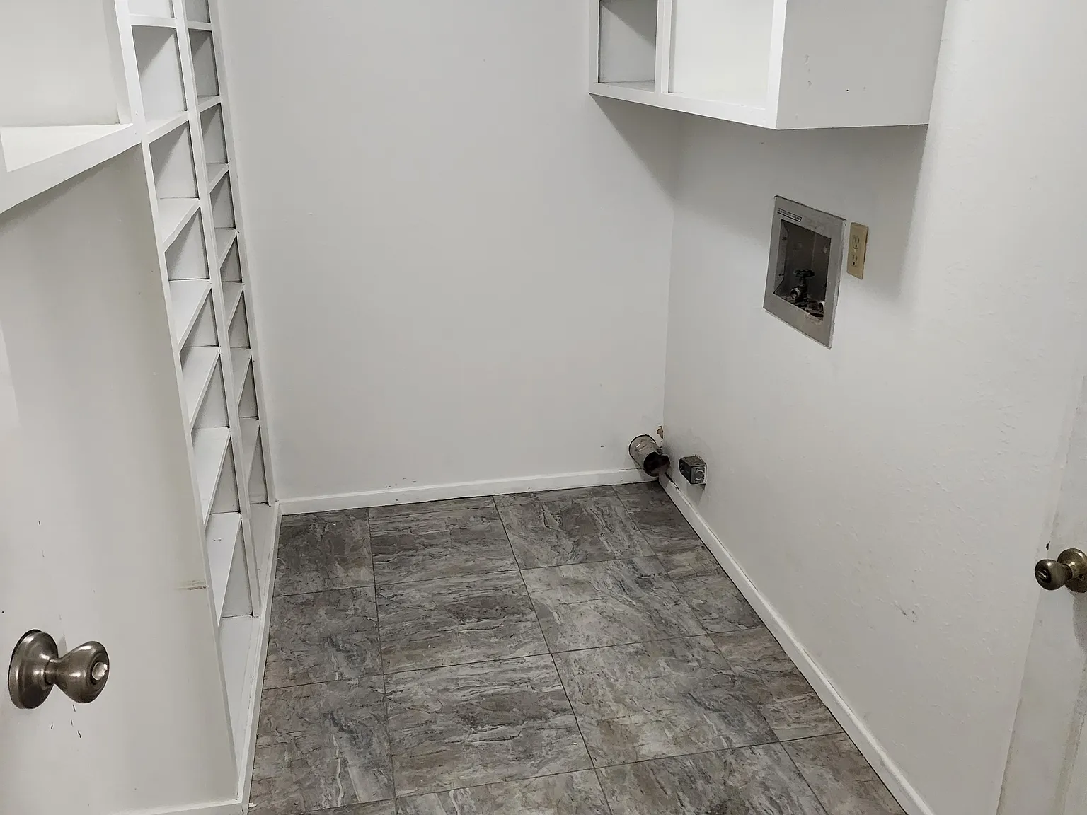 229 E Plaza Dr — Photo 3